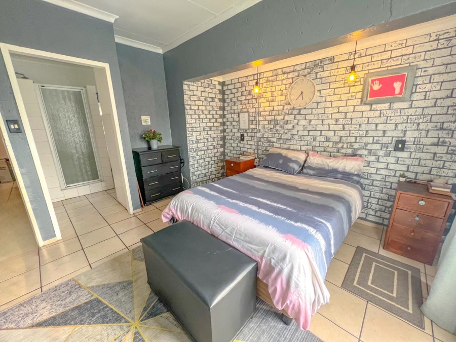 2 Bedroom Property for Sale in Vaalpark Free State